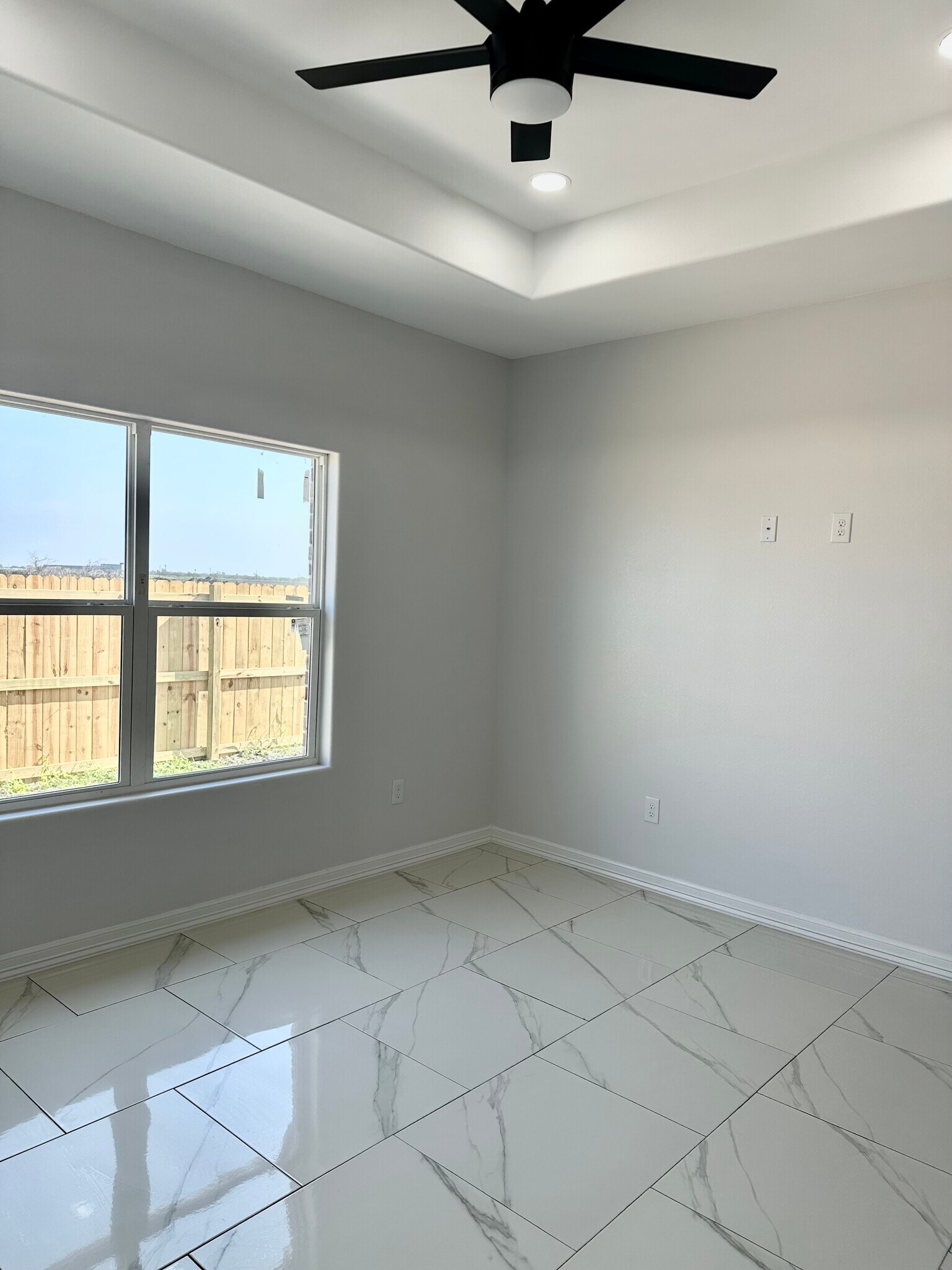 Building Photo - 1006 Escondido Ln E