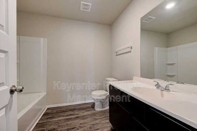 Building Photo - 755 Foxtail Dr