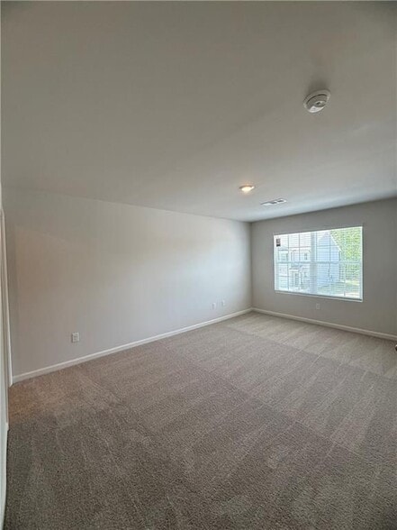 Building Photo - 5980 Skylar Dr