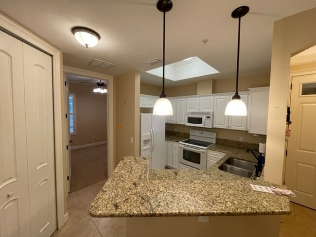 Building Photo - Lovely 2 Bedroom Condo in Jackson Square