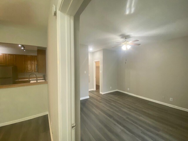 Building Photo - 2209 S Braeswood Blvd