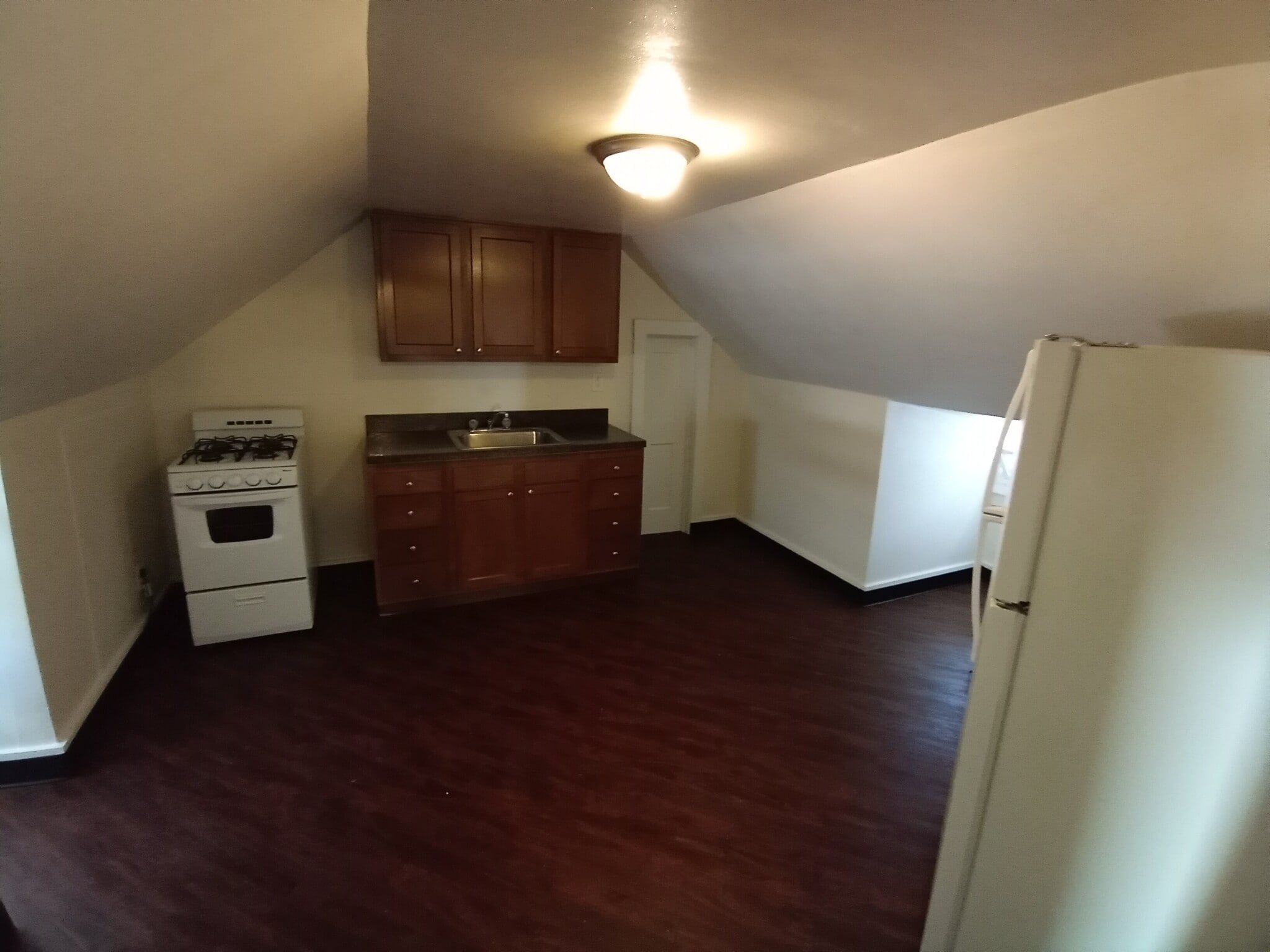 Building Photo - 608 Elmwood Ave