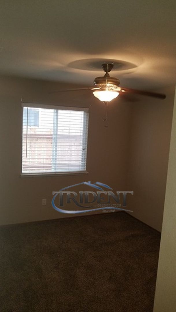 Building Photo - 3 bedroom, 2 bath half-plex/duplex