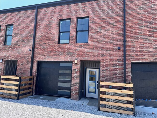 Building Photo - 947 SE 10th St