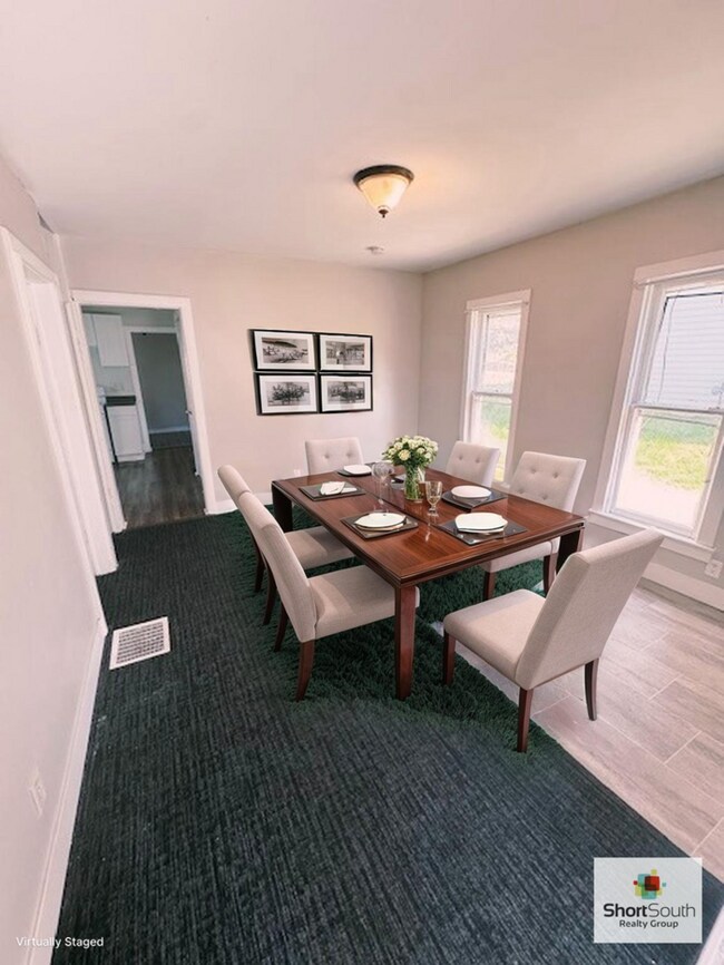 Building Photo - Updated 2 Bed 1 Bath home on the SE side