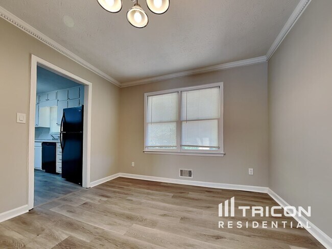 Building Photo - 2236 Windsor Dr SW