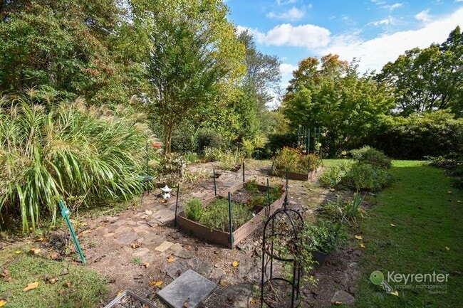 Building Photo - 981 Limekiln Rd