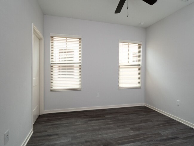 Building Photo - Porter's Lakeside - Luxury 4 Bedroom, 4 Ba...