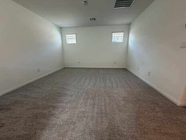 Building Photo - New Build - Never Lived In