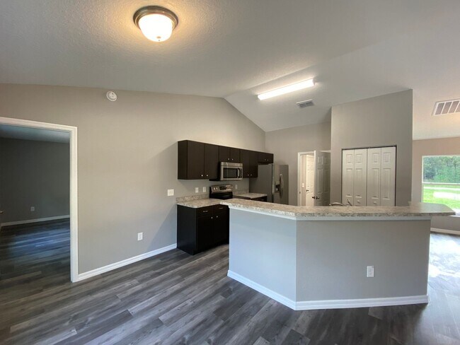 Building Photo - Beautiful  Home - 3/2/2 **WON"T LAST**