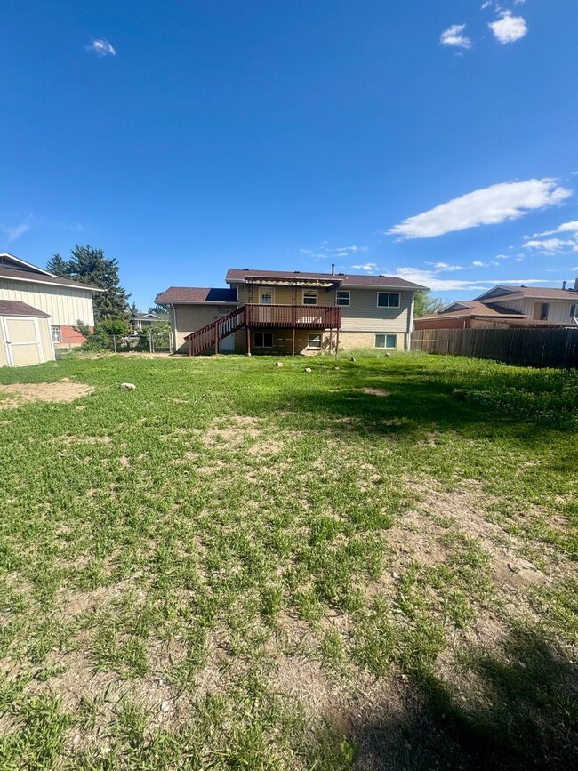 Building Photo - 4 Bedroom Split-Level in Widefield