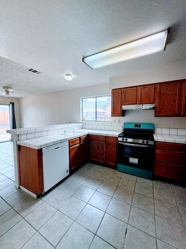 Building Photo - 5141 Bassett Way