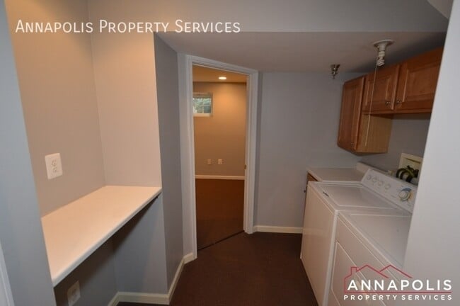 Building Photo - 546 Francis Nicholson Way