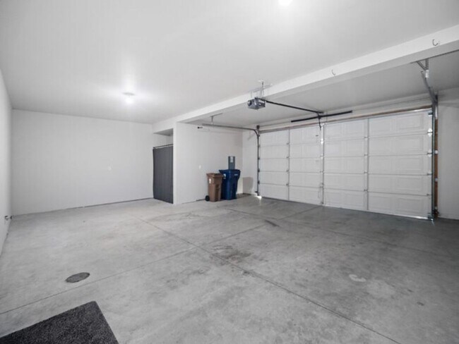 Building Photo - Desirable Kendall Yards Townhouse – Modern Living Near Downtown Spokane (Furnished)