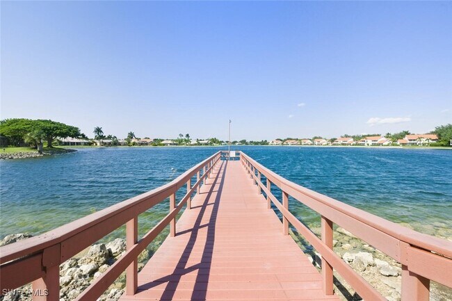 Building Photo - 636 Windsor Sq