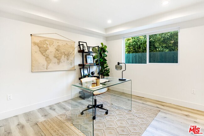 Building Photo - 220 N Coronado St