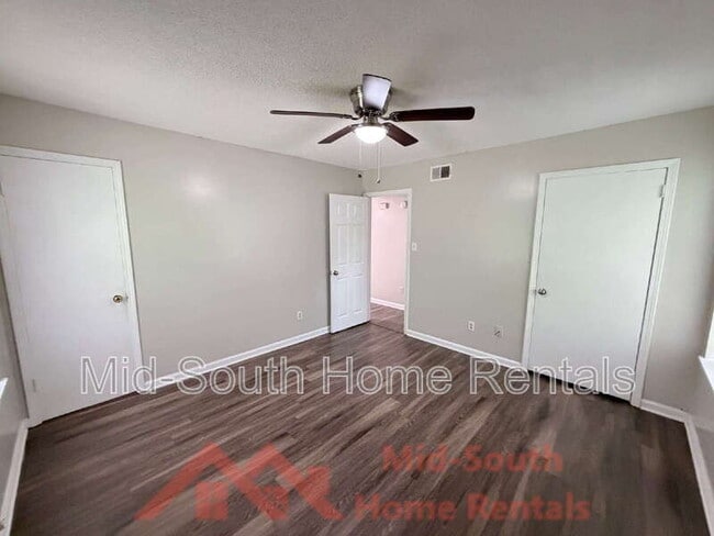 Building Photo - 3829 Walsingham Dr