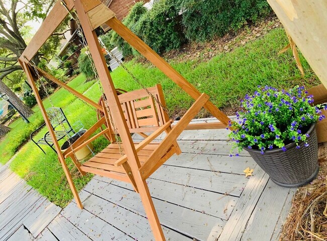 Building Photo - 3007 Willowbend Rd