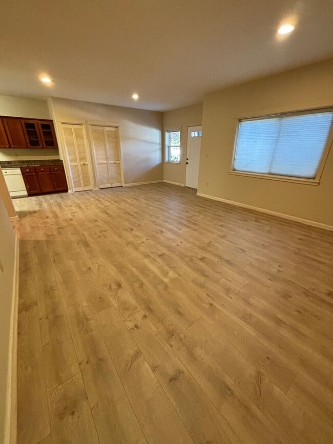 Building Photo - Newly renovated Two-bedroom apartment in Ashland!