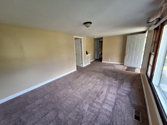 Building Photo - Knoxville 37914 - 3 bedroom, 1 bath home -...
