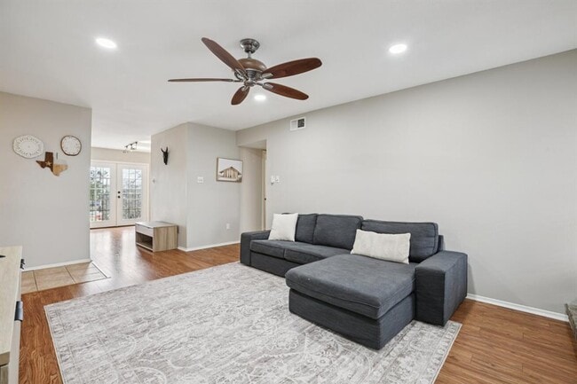 Building Photo - 4159 Steck Ave