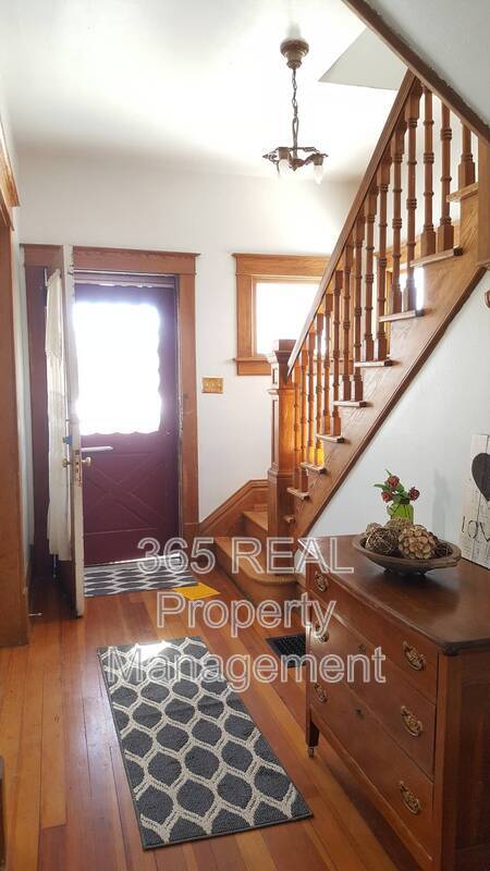 Building Photo - 1723 7th Ave