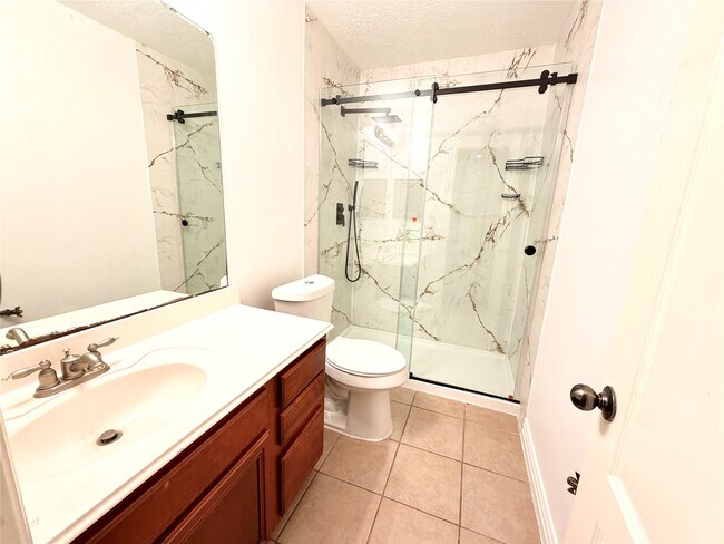 Building Photo - 2819 Lake Shore Harbour Dr