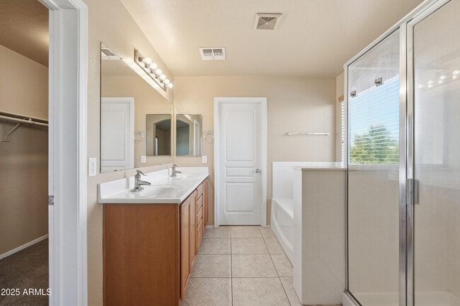 Building Photo - 3032 E Denim Trail