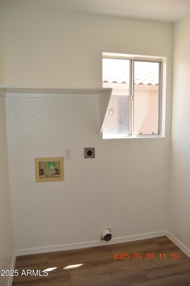 Building Photo - 4151 E Silverwood Dr