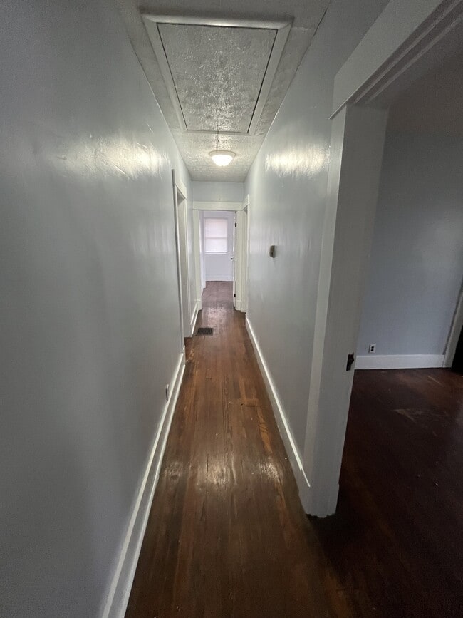 Building Photo - 735 W 3rd St