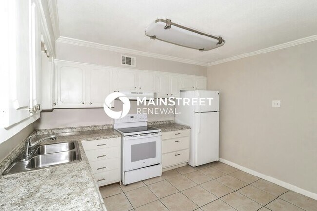 Building Photo - 4 Bedroom Pet-Friendly Home in Memphis, TN with Main Street Renewal