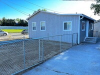 Building Photo - Charming 2 bedroom House