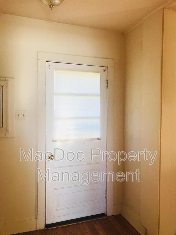 Building Photo - 303 Powell St