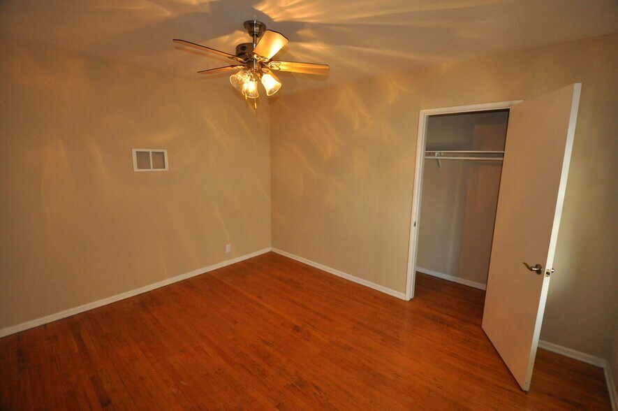 Building Photo - 14830 Dickens St