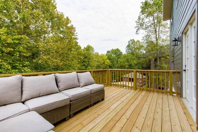 Building Photo - 709 Courtland Ave