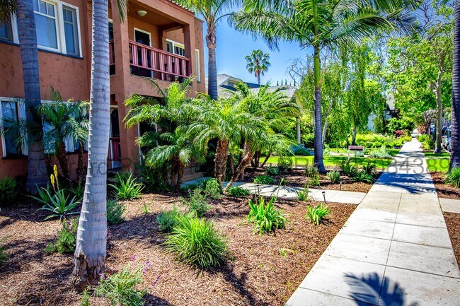 Building Photo - 3034 E Vista