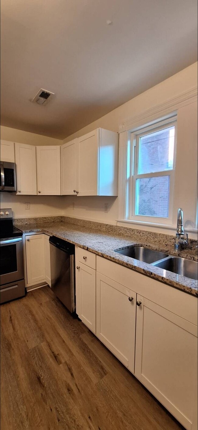 Building Photo - 3403 South St