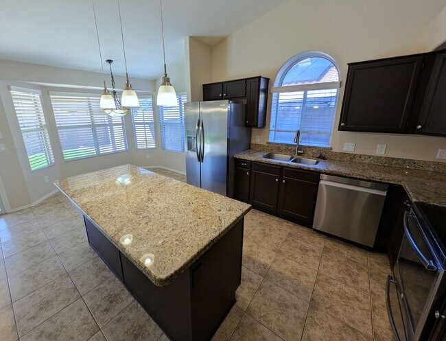 Building Photo - 3 Bedroom Plus an Office Home in the Candlewood Community Near S Cooper Rd and W Warner Rd!