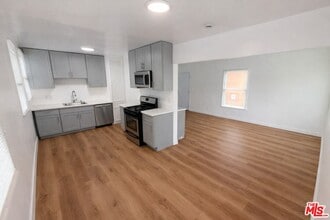 Building Photo - 9132 Crenshaw Blvd