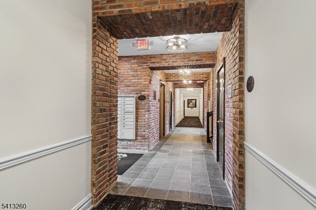 Building Photo - 50 Maple Ave