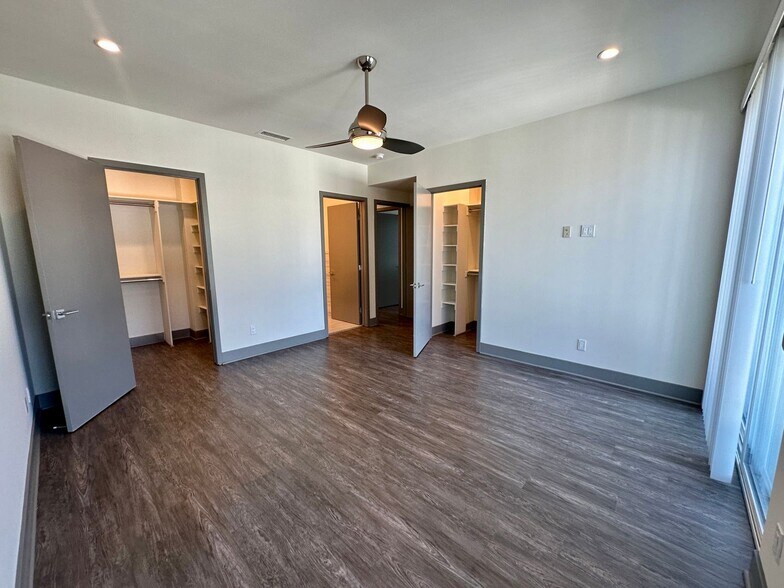 Building Photo - 6548-6550 W 86th Pl