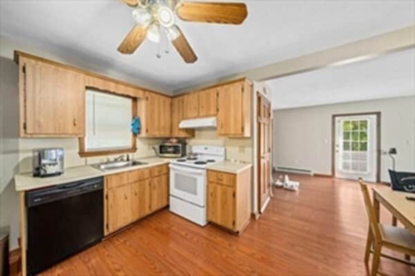 Building Photo - 453 Pond St