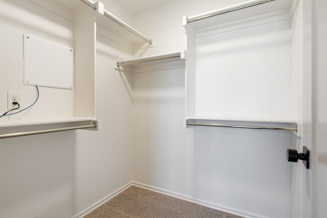 Building Photo - 417 Haven St