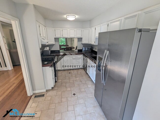 Building Photo - 4100 Five Oaks Dr