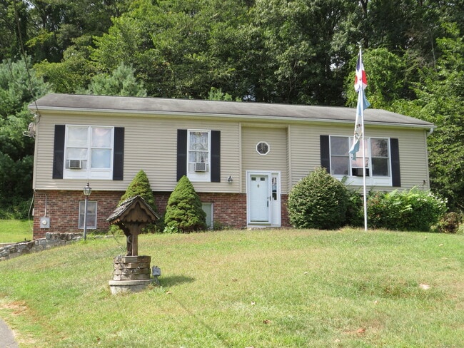 Building Photo - 15 Hayestown Heights