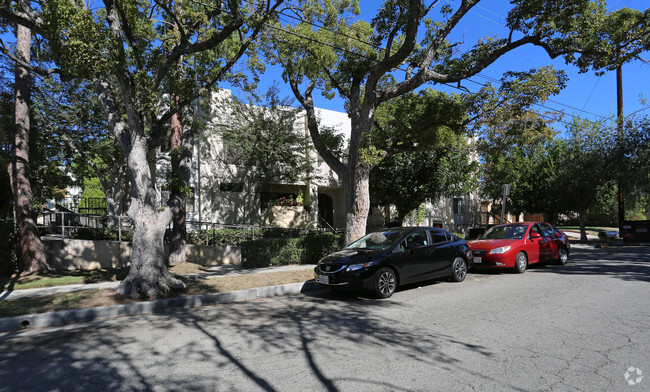 Building Photo - Raleigh Court Apartments