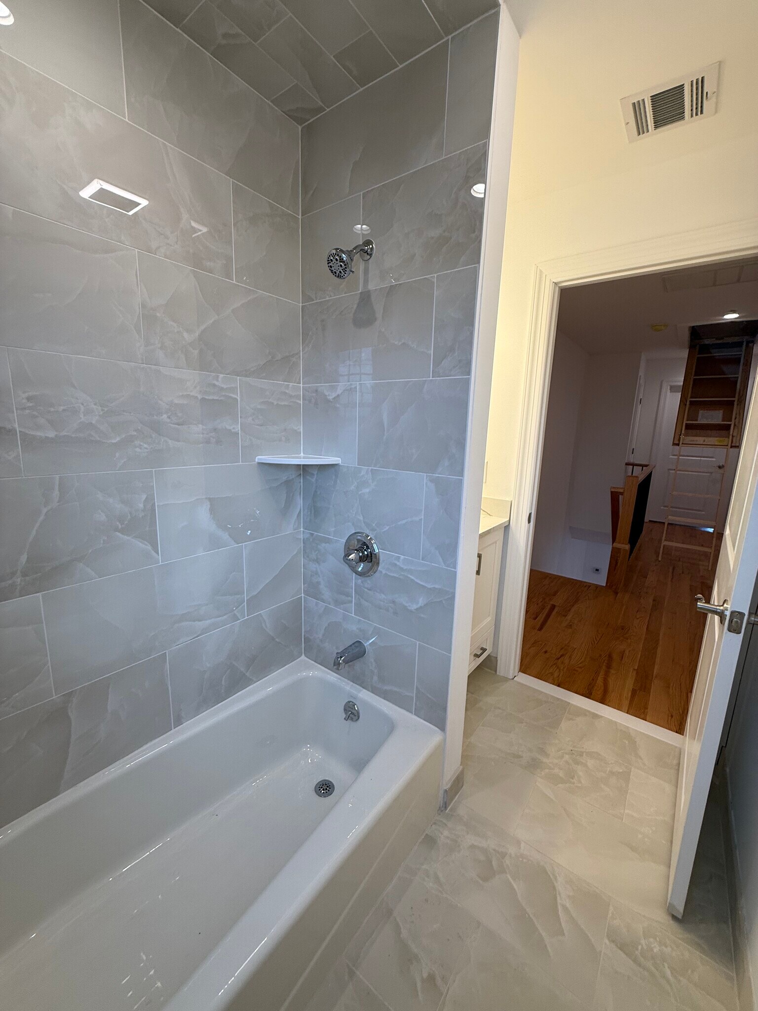 Building Photo - 370 Semel Ave