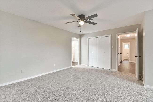 Building Photo - 7003 Huntbrook Dr