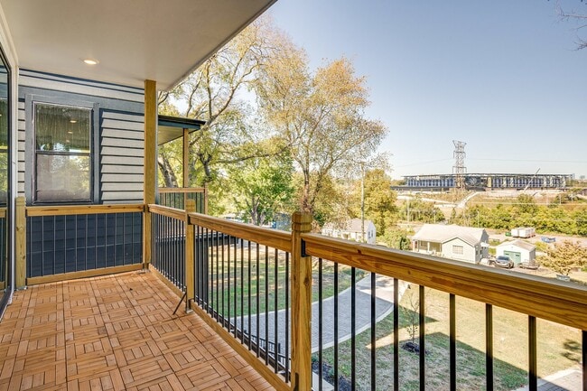 Building Photo - Stunning 4-Bedroom Nashville Home with Granite Countertops, Hardwood Floors, and Fireplace!