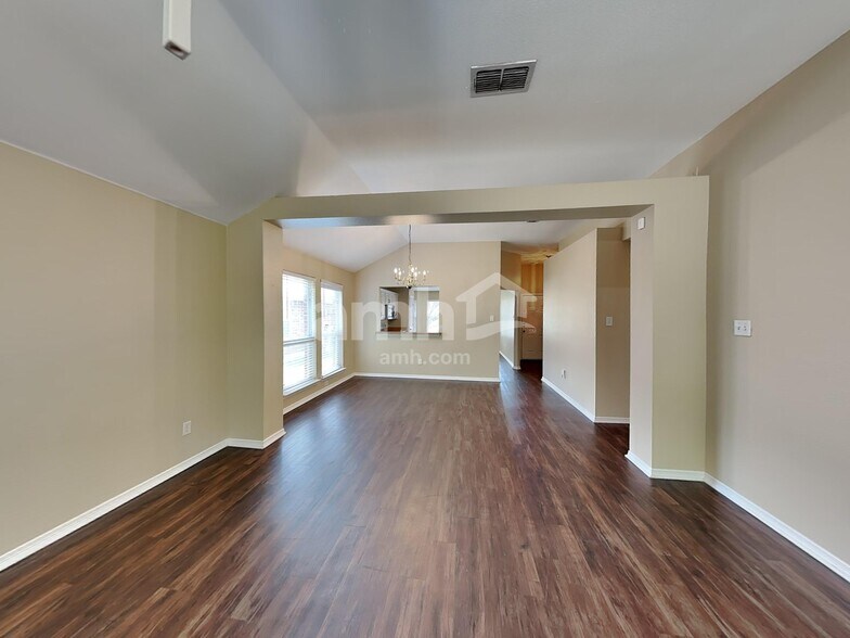 Building Photo - 2545 Big Spring Dr